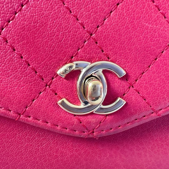 Chanel Coco Curve Envelope Flap Bag Quilted Goatskin Medium - Picture 5 of 6